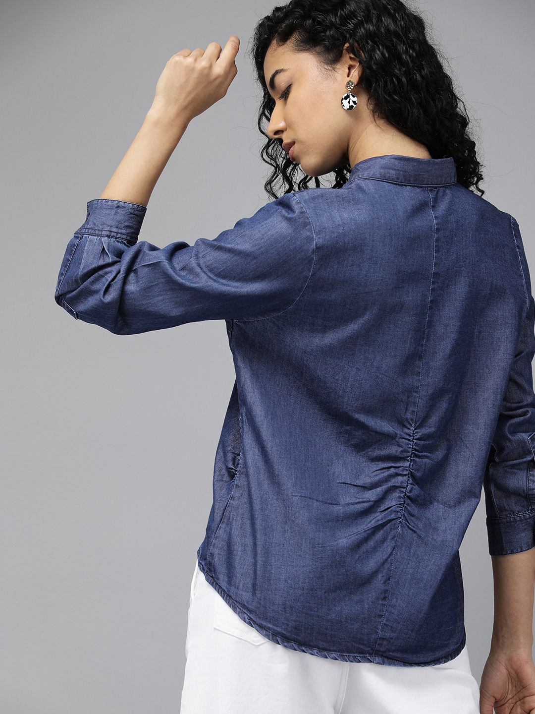 

Roadster Solid Cotton Opaque Casual Shirt, Navy blue