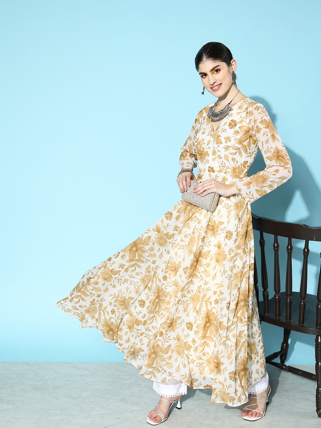 

Varanga Floral Printed Floral Georgette Anarkali Kurta, White