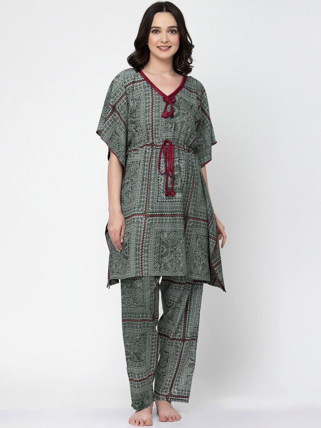 

Arrabi Ethnic Motifs Printed Night Suit, Green