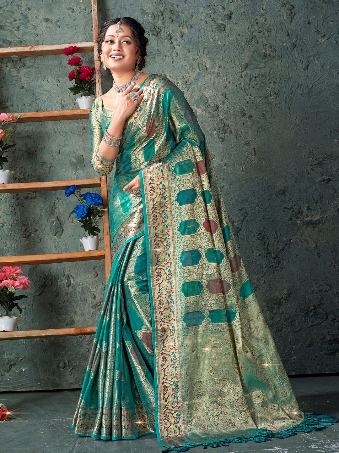 

SANGAM PRINTS Floral Woven Design Zari Saree, Sea green