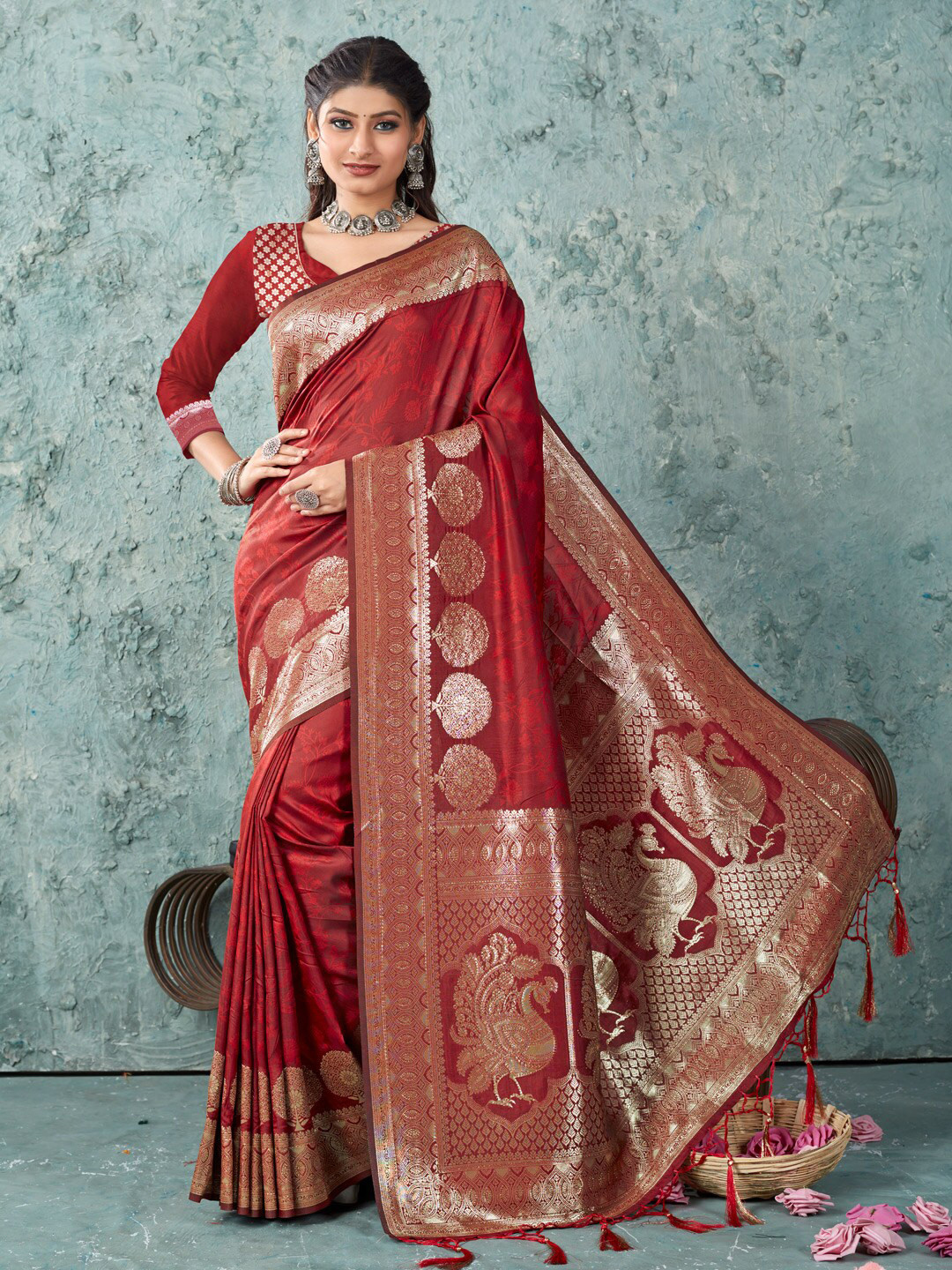 

SANGAM PRINTS Floral Woven Design Zari Saree, Red