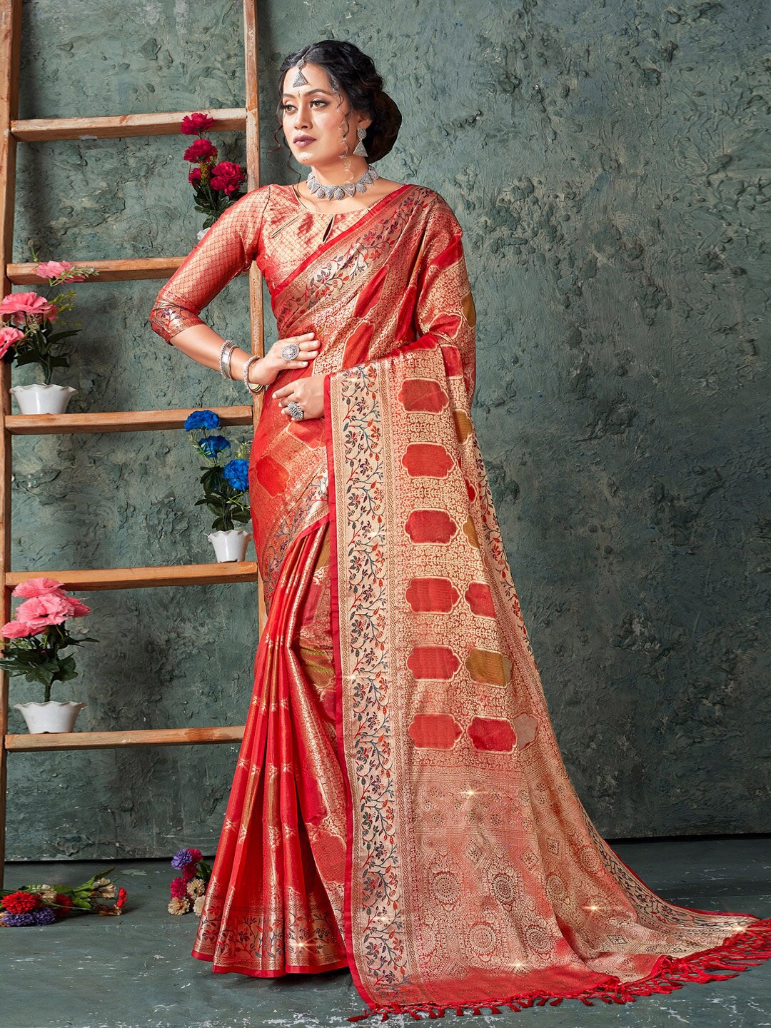 

SANGAM PRINTS Floral Woven Design Zari Saree, Red