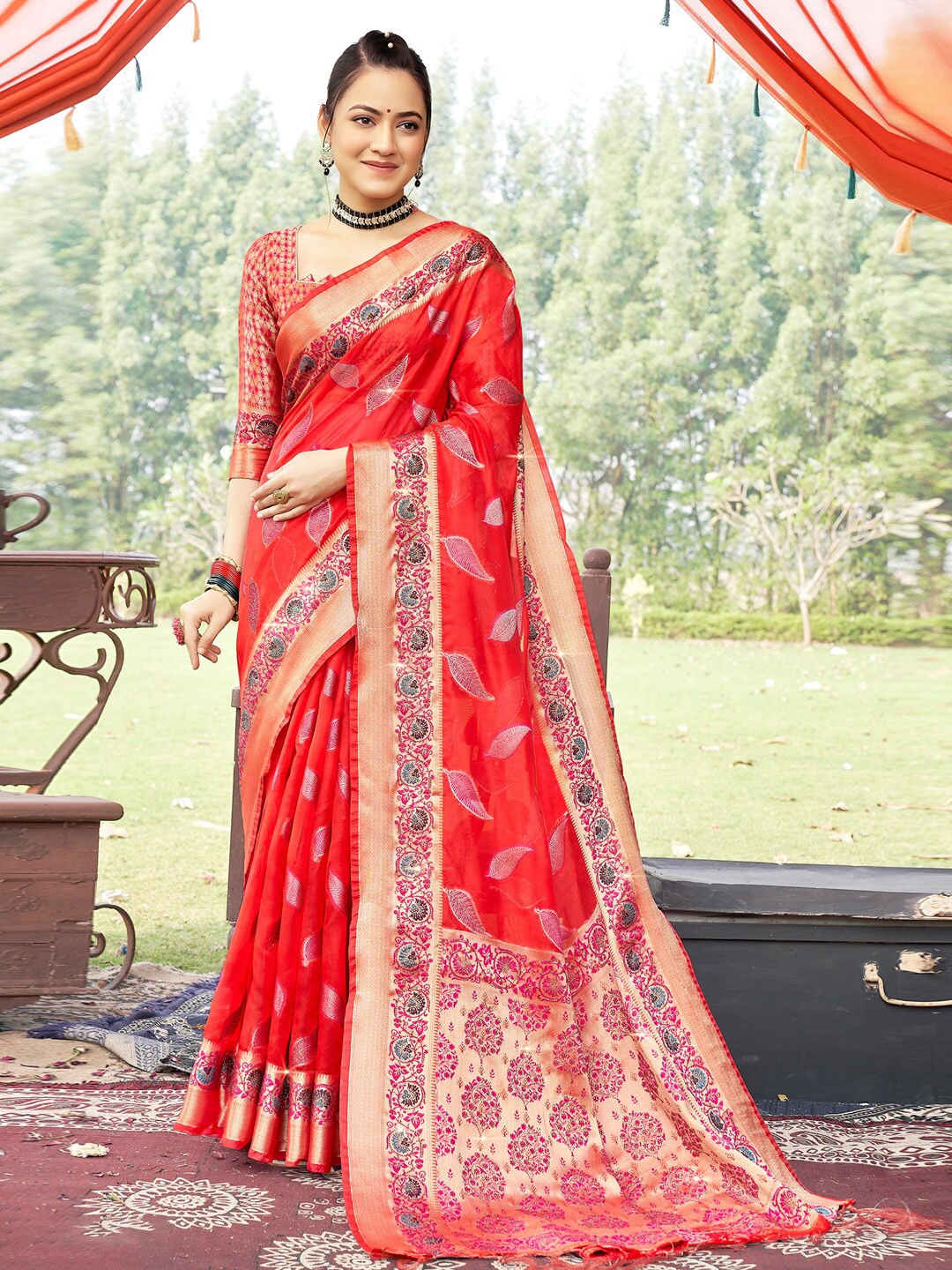 

SANGAM PRINTS Floral Woven Design Zari Organza Saree, Red