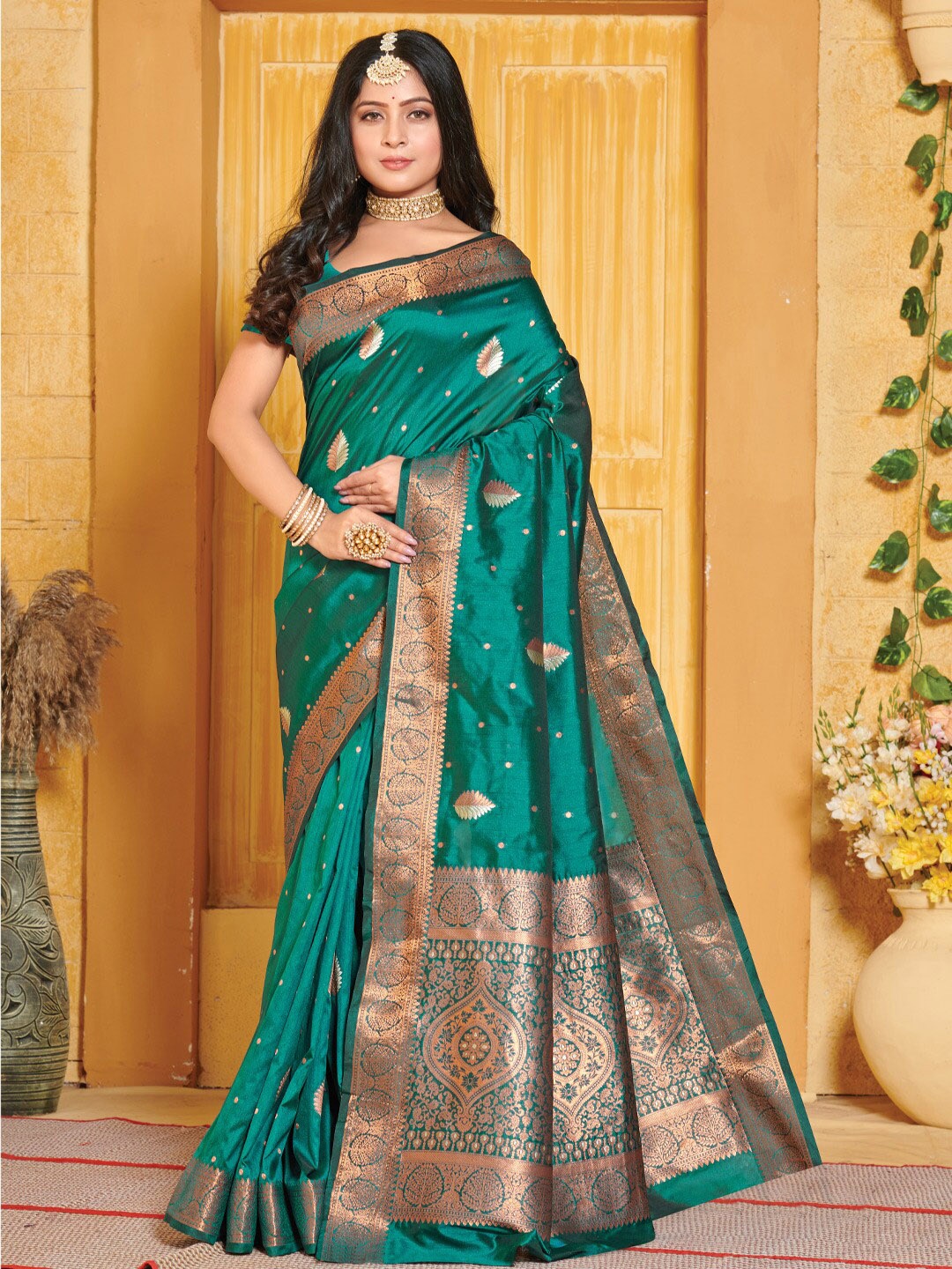 

SANGAM PRINTS Floral Woven Design Zari Pure Silk Banarasi Saree, Sea green