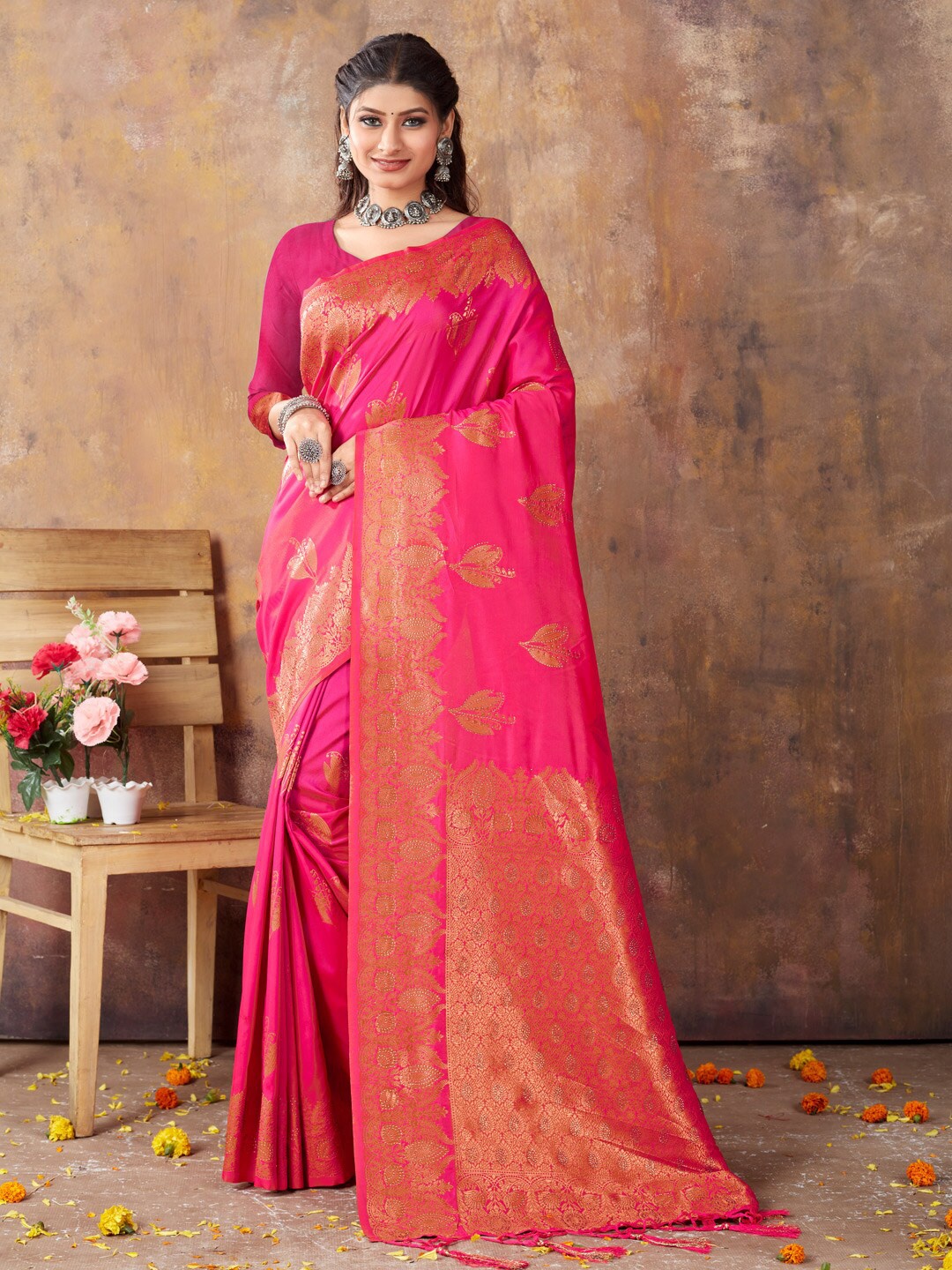 

SANGAM PRINTS Floral Woven Design Zari Embellished Saree, Pink