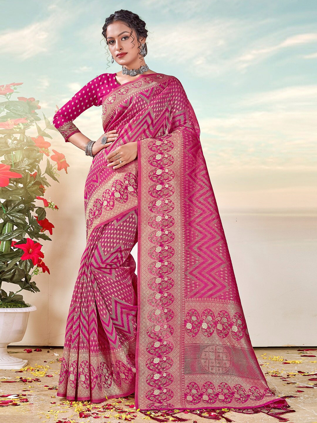 

SANGAM PRINTS Chevron Woven Design Zari Organza Saree, Pink