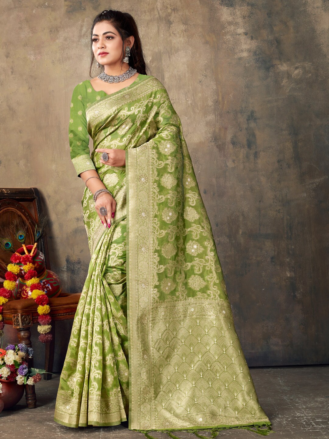 

SANGAM PRINTS Floral Woven Design Stone Work Organza Saree, Green