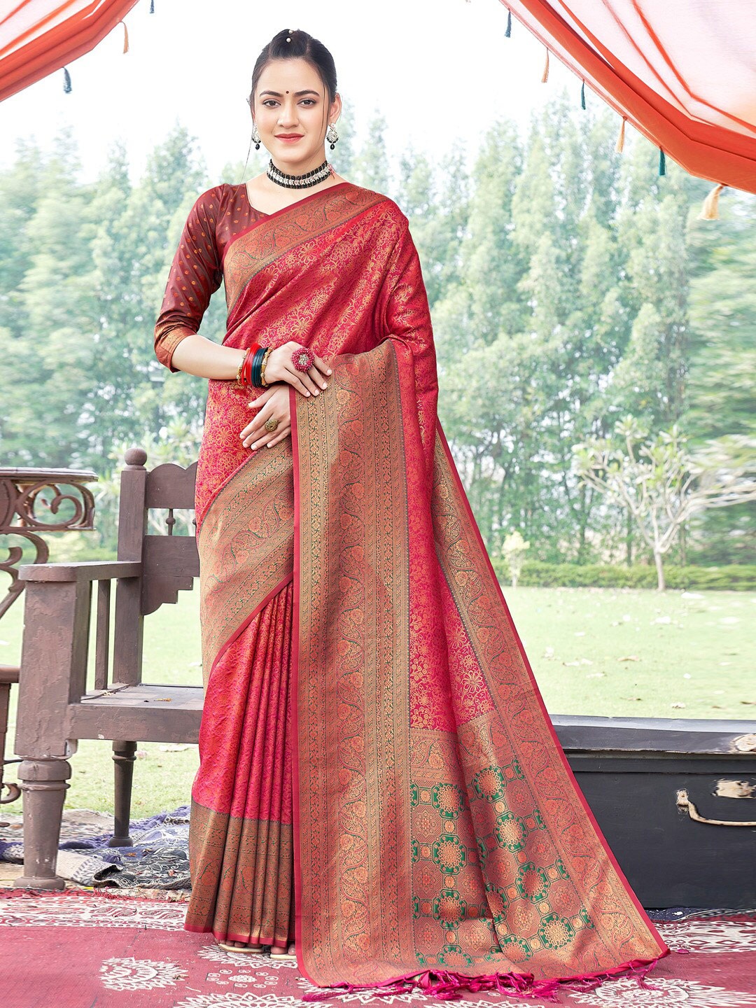 

SANGAM PRINTS Floral Woven Design Zari Saree, Pink