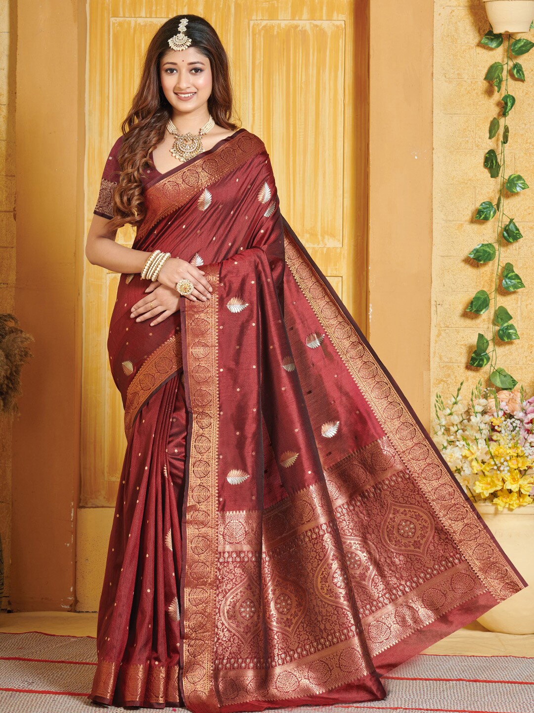 

SANGAM PRINTS Floral Woven Design Zari Pure Silk Banarasi Saree, Maroon