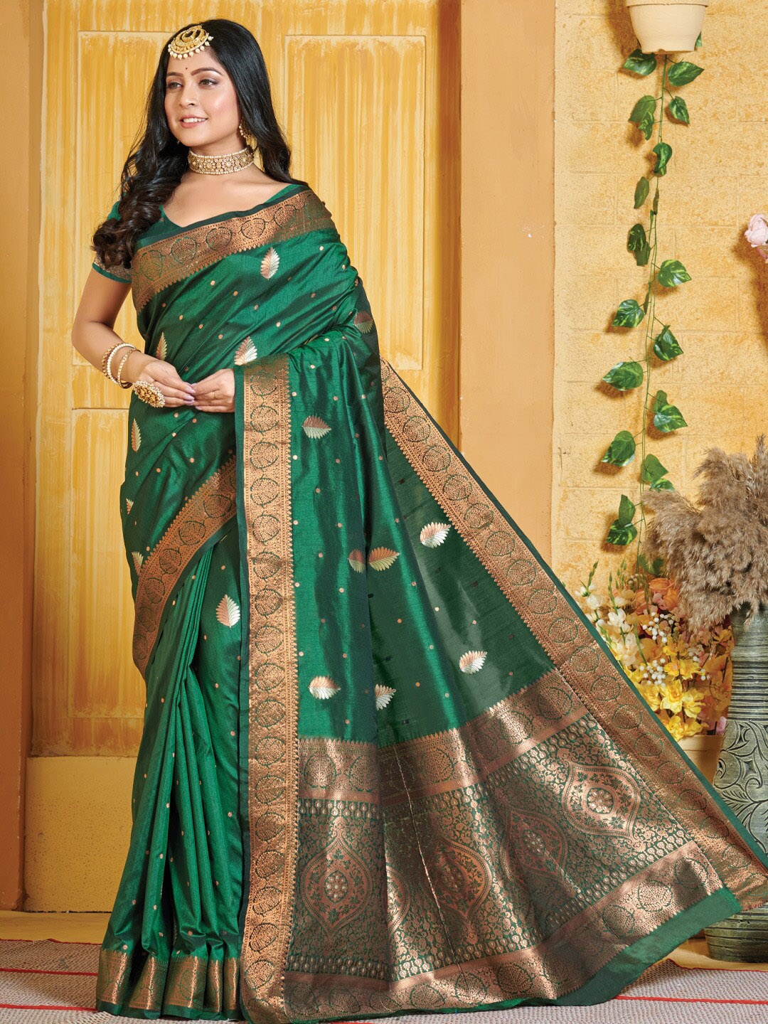 

SANGAM PRINTS Ethnic Motif Woven Design Zari Pure Silk Banarasi Saree, Green