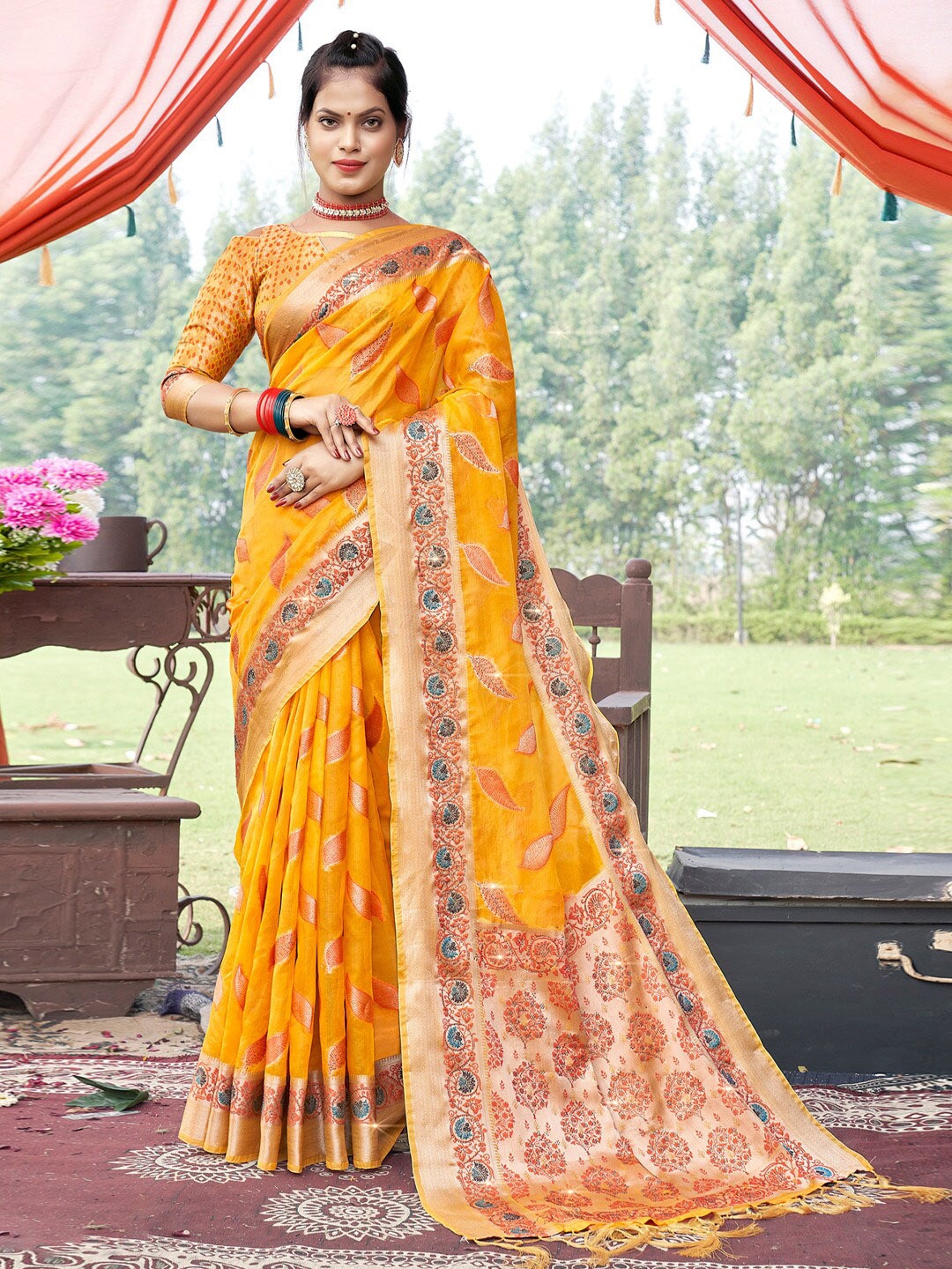 

SANGAM PRINTS Floral Woven Design Zari Organza Saree, Yellow