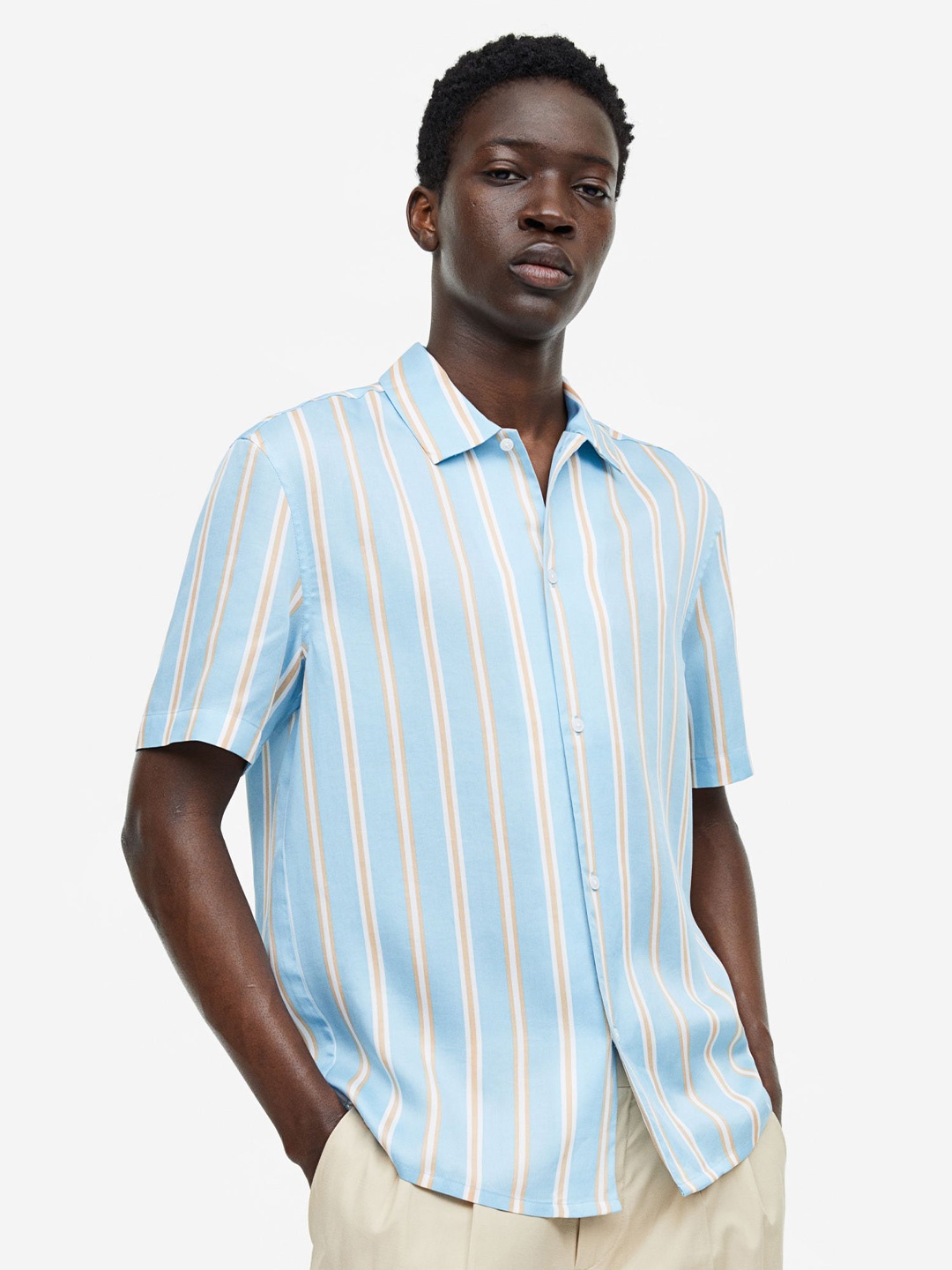 

H&M Men Regular Fit Short-Sleeved Lyocell Shirt, Blue