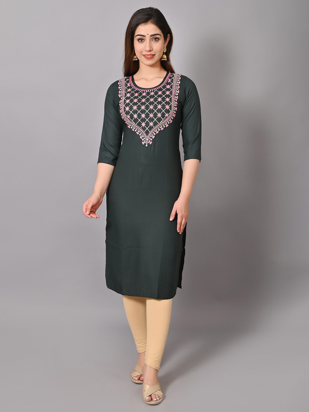 

VASTRAMANIAA Floral Embroidered Straight Kurta, Green