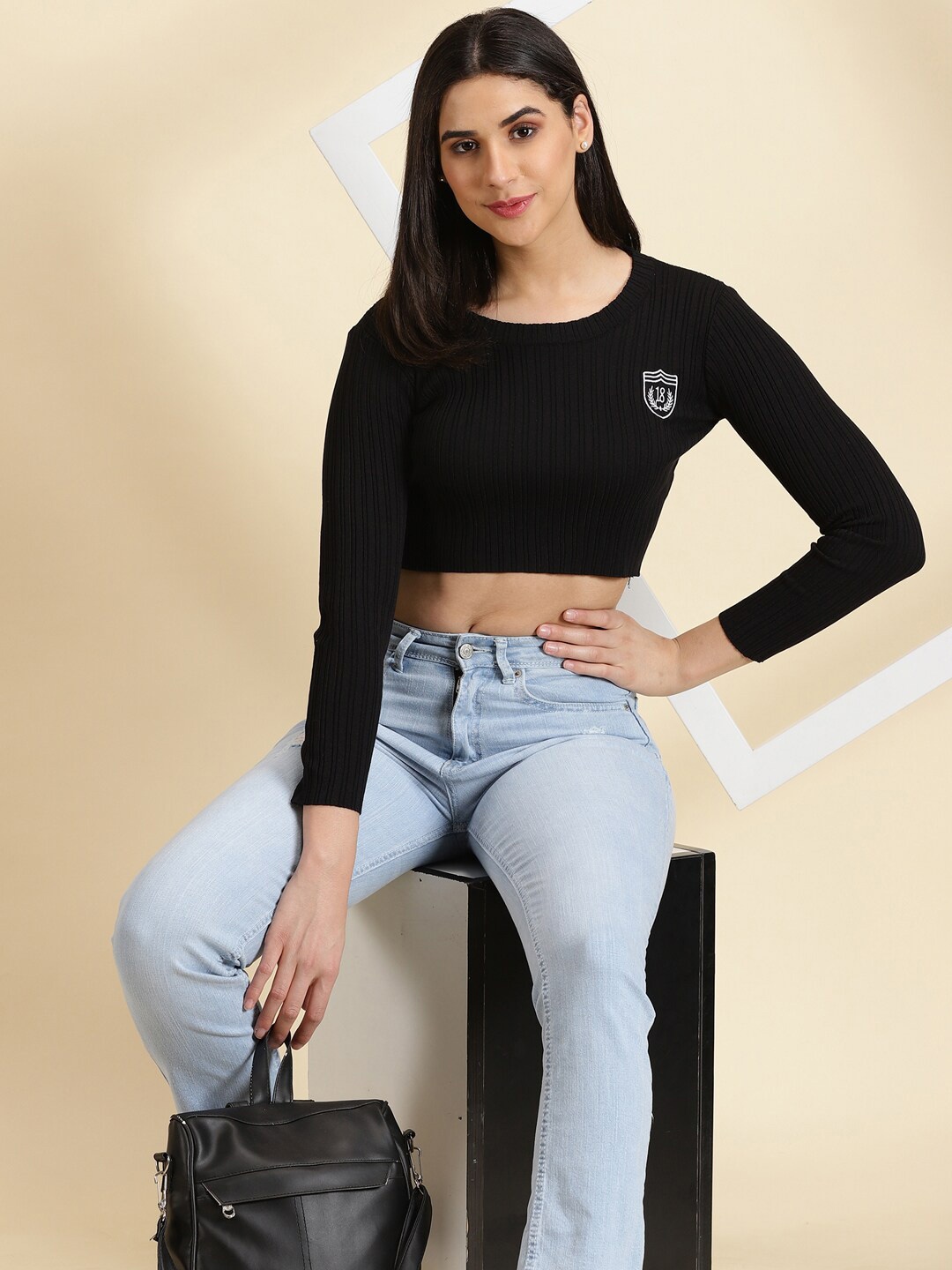 

SHOWOFF Round Neck Fitted Crop Top, Black