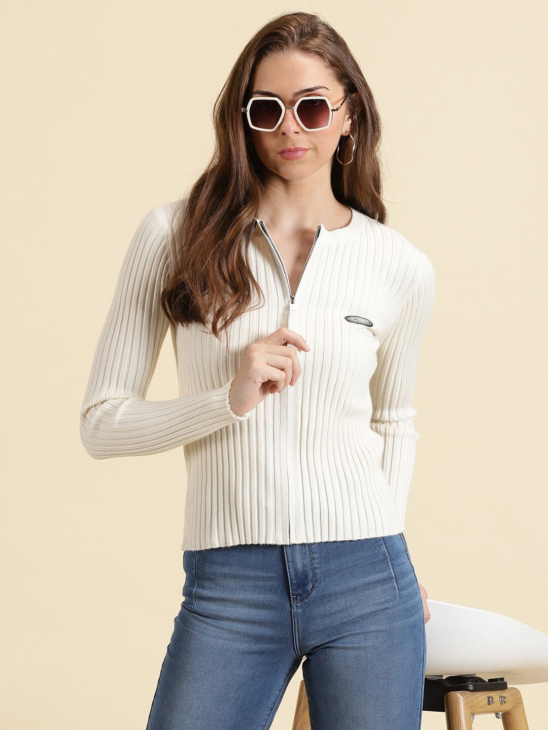 

SHOWOFF Acrylic Front Open Fitted Top, Off white