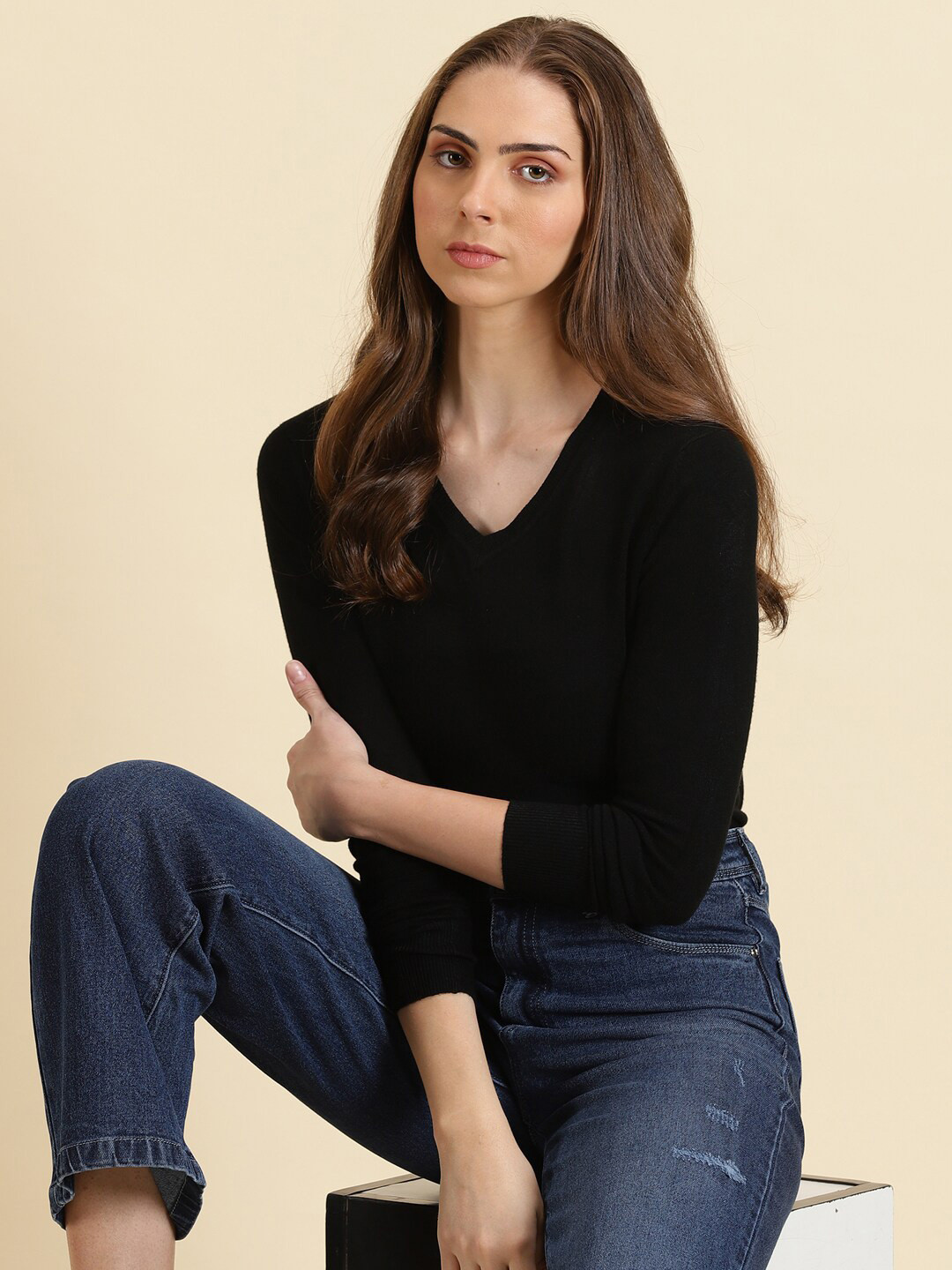 

SHOWOFF V-Neck Knitted Acrylic Fitted Top, Black
