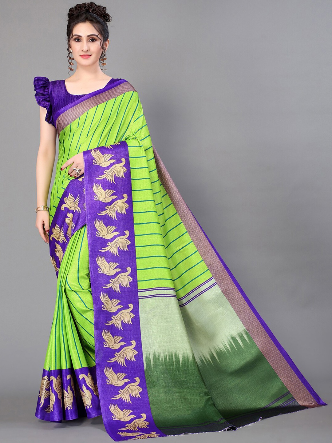 

GORGONE Striped Saree With Birds Print Border, Green