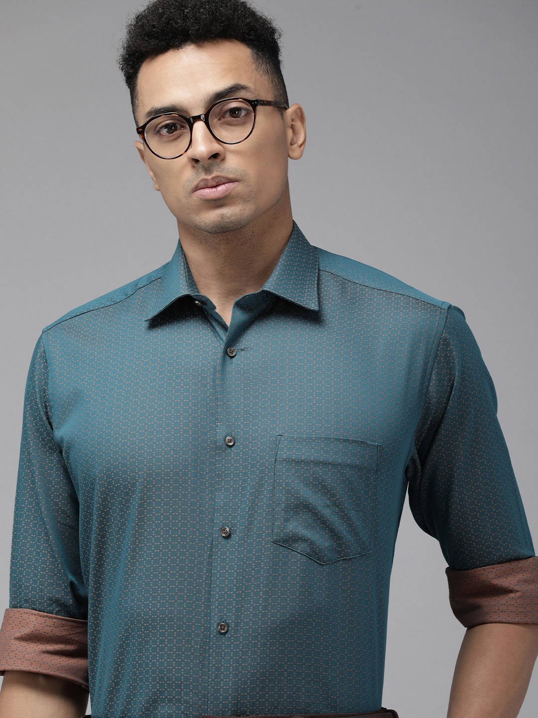 

Van Heusen Men Pure Cotton Textured Spread Collar Formal Shirt, Teal