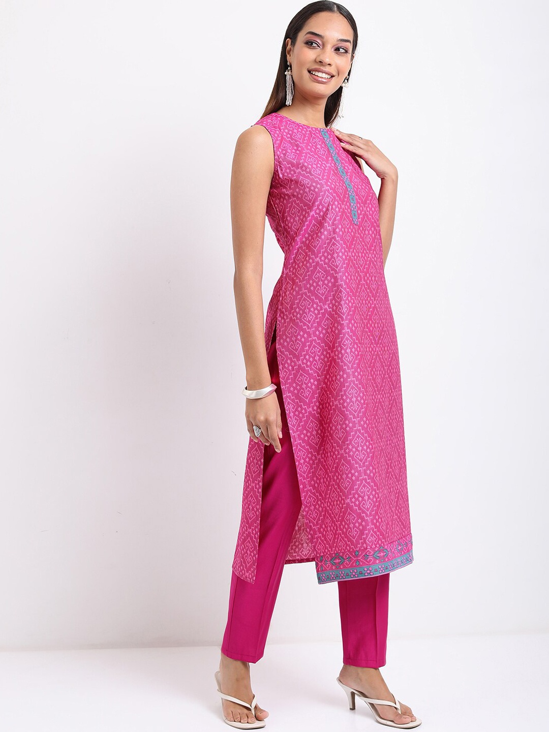 

KETCH Sleeveless Ethnic Motifs Printed Straight Kurta with Trousers, Pink