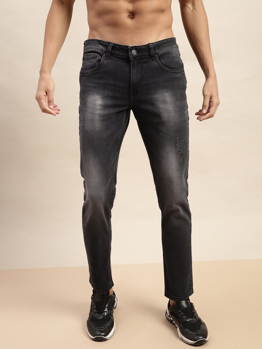 

VEIRDO Men Black Original Slim Fit Low Distress Heavy Fade Stretchable Jeans