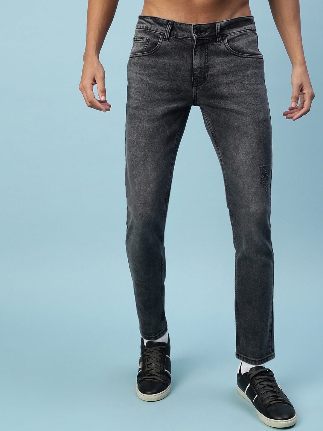 

VEIRDO Men Black Original Slim Fit Mildly Distressed Light Fade Stretchable Jeans