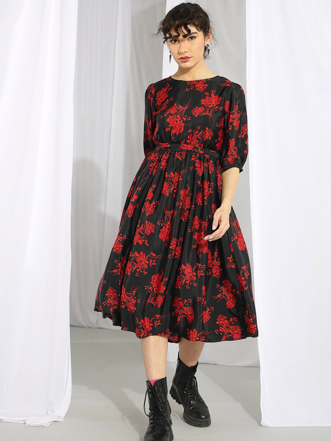 

Kotty Black & Red Floral Printed Fit & Flare Midi Dress With Belt