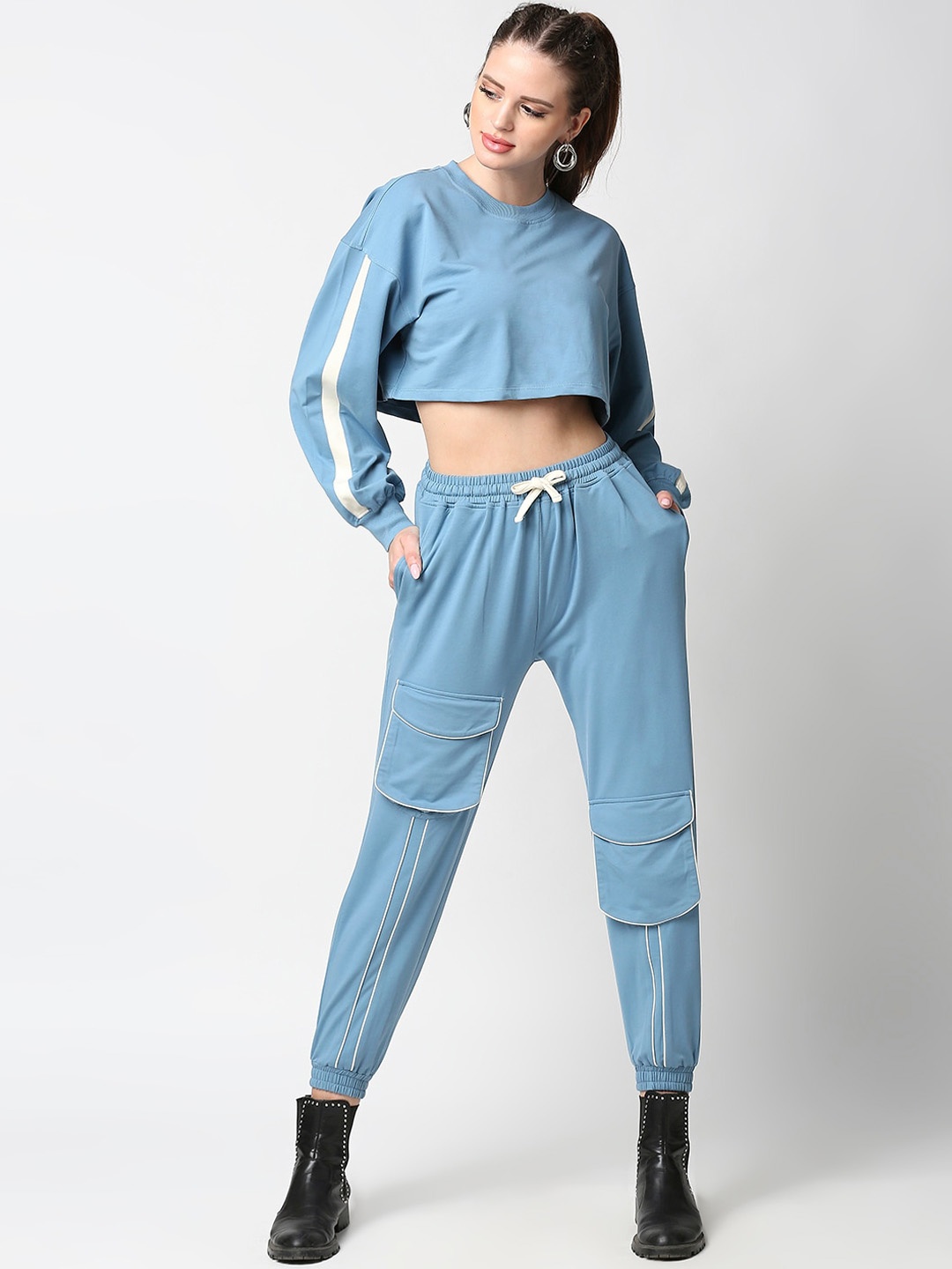 

ANWAIND Blue Round Neck Crop Top With Joggers