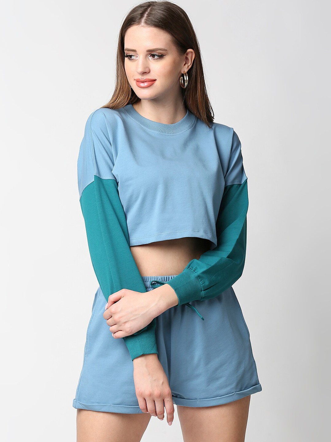 

ANWAIND Blue & Green Colourblocked Top With Shorts