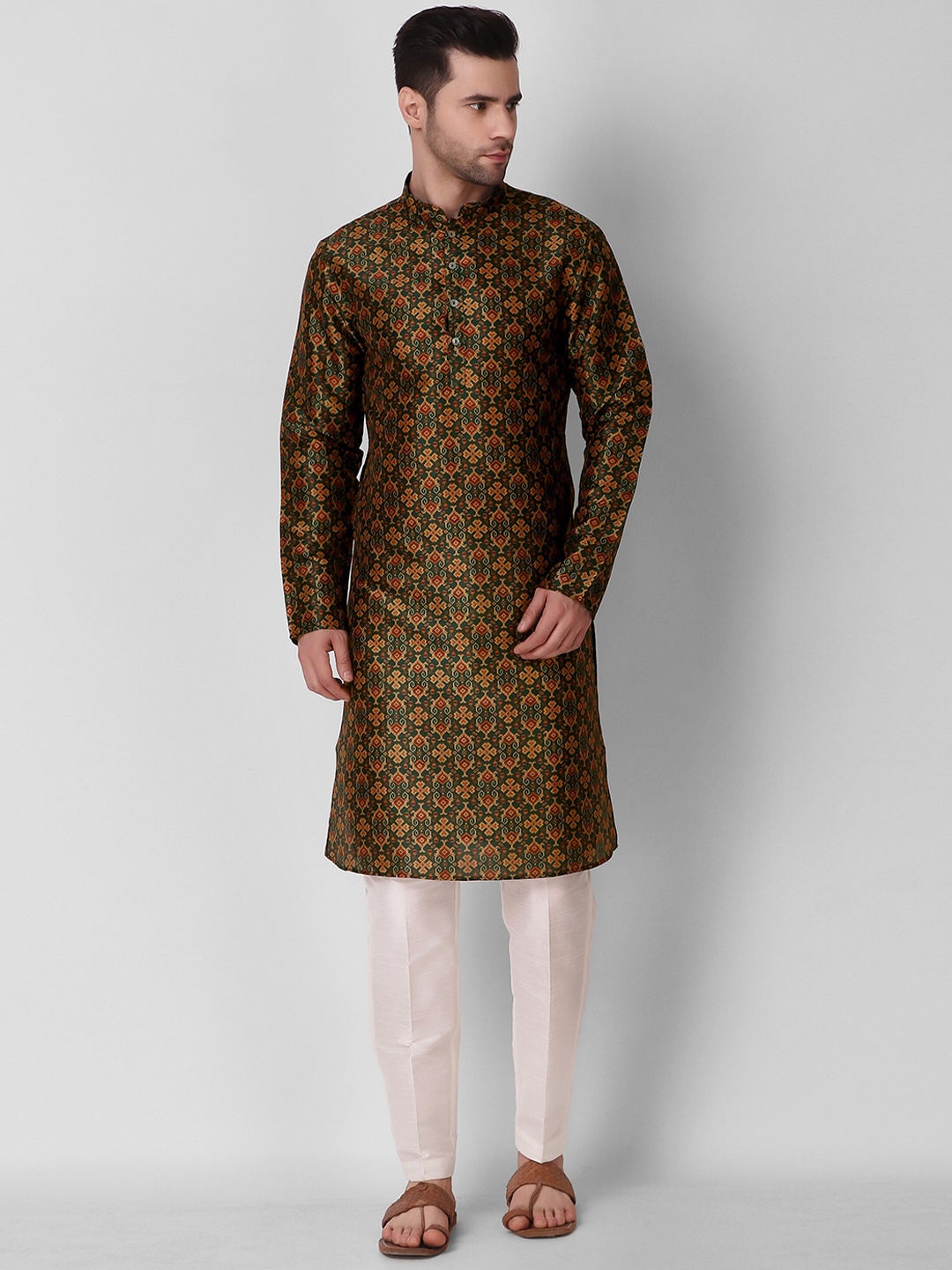 

Cult Indie Ethnic Motifs Printed Mandarin Collar Art Silk Kurta with Pyjamas, Green
