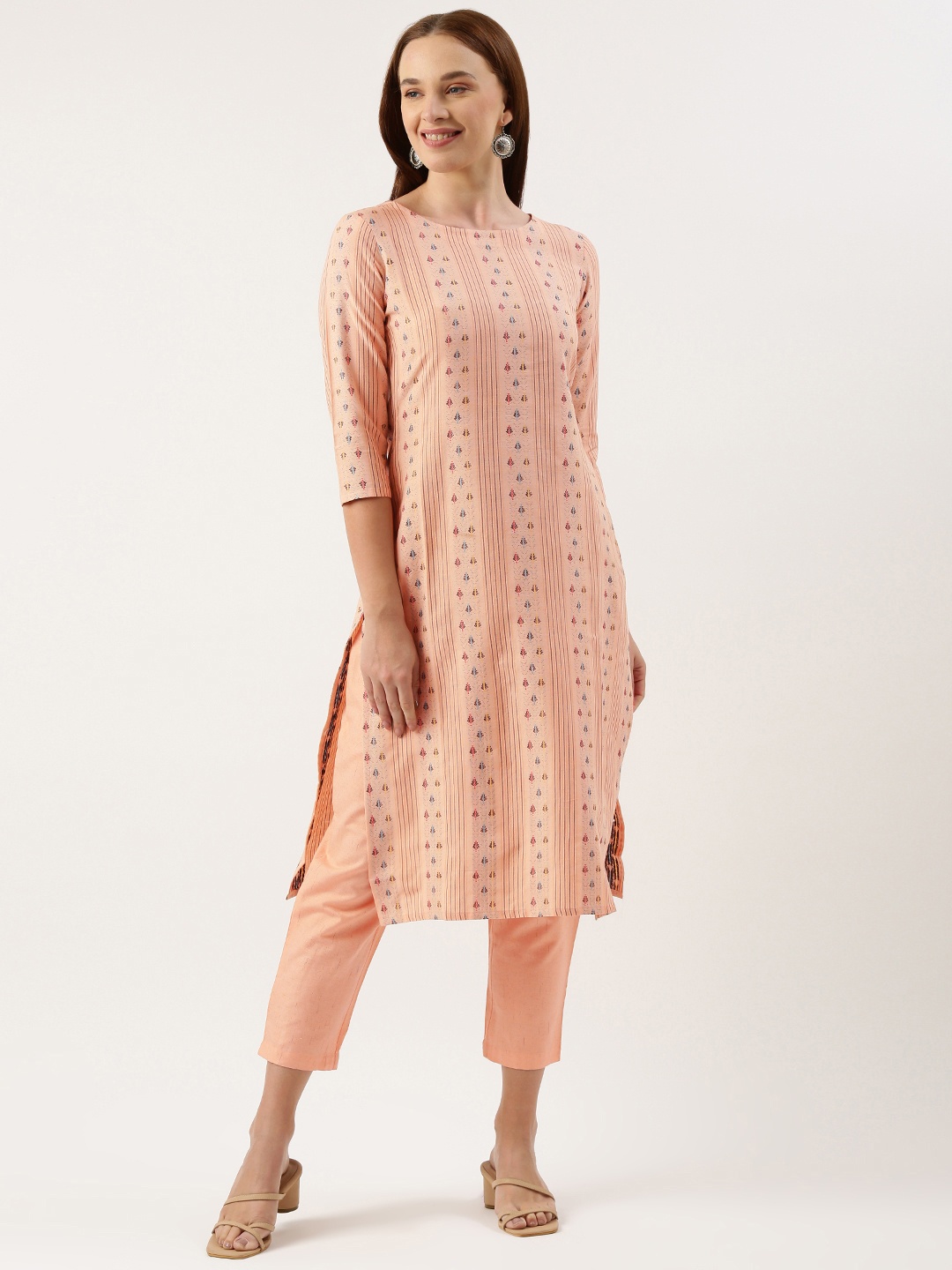 

Saanjh Geometric Kurta With Trousers, Peach