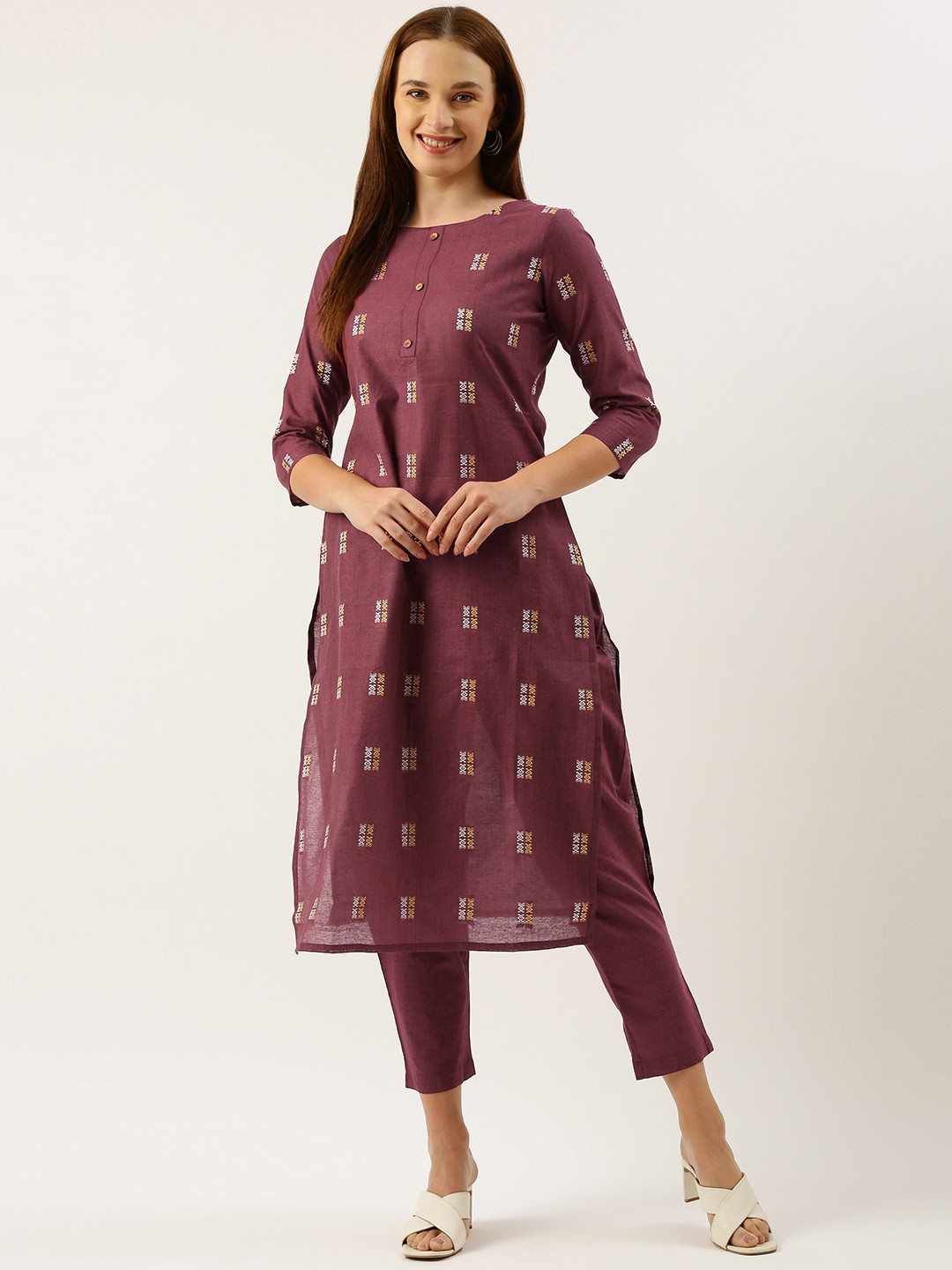 

Saanjh Geometric Kurta With Trousers, Maroon