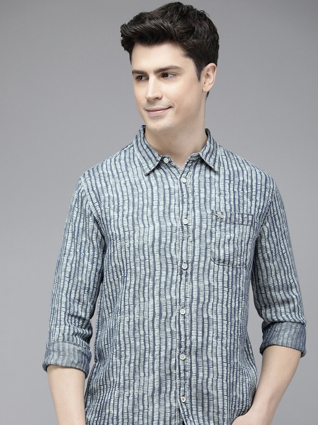 

THE BEAR HOUSE Men Blue Slim Fit Opaque Striped Casual Shirt