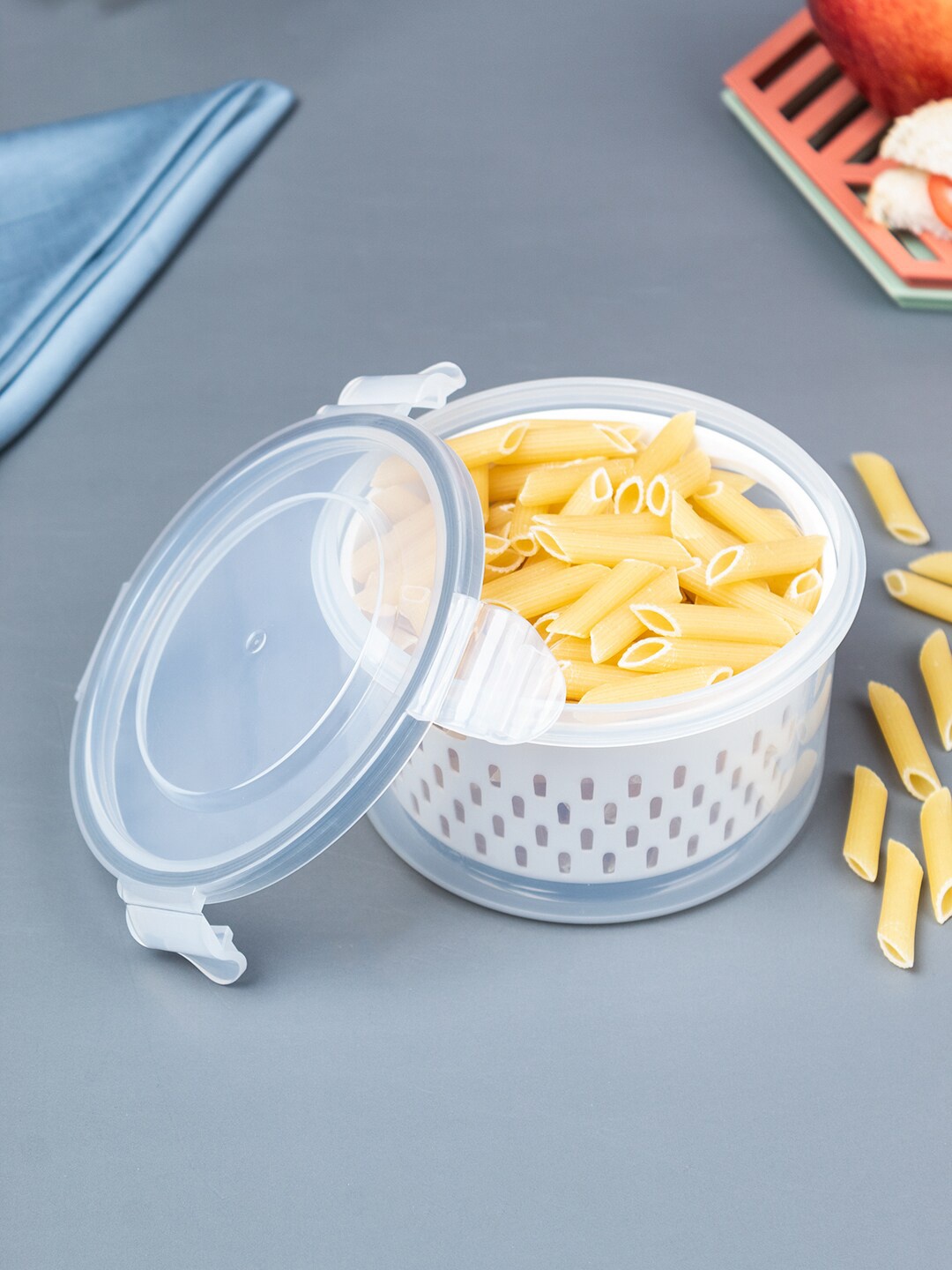 

MARKET99 Transparent Dishwasher & Microwave Safe Food Container 550 ML