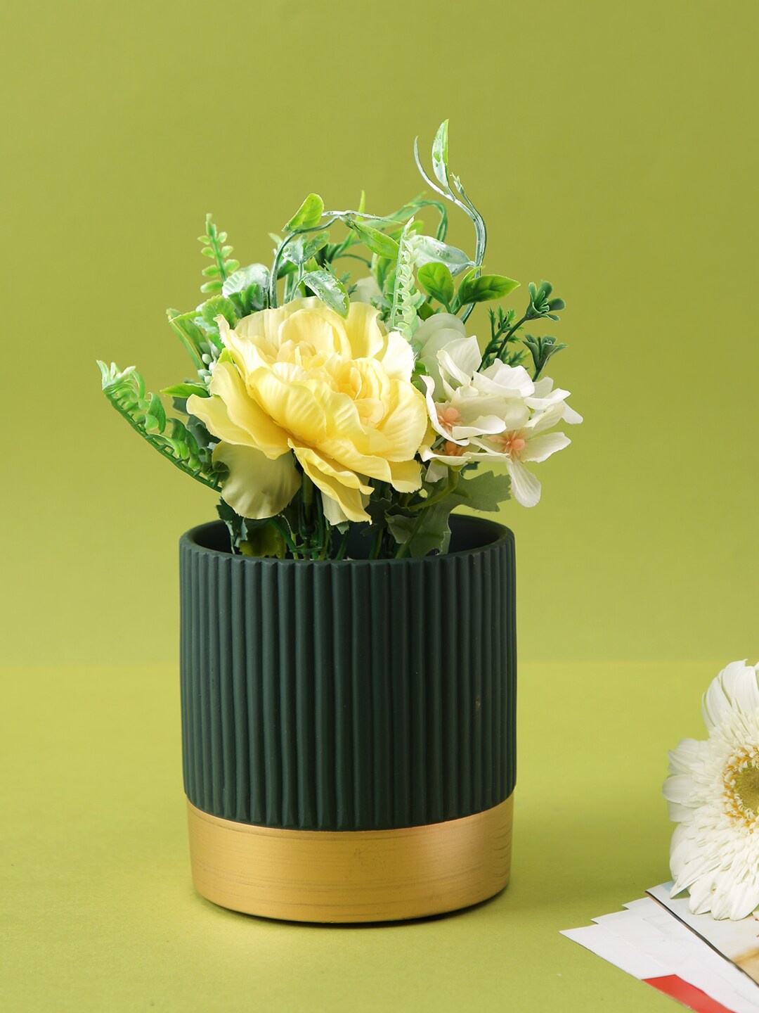 

TAYHAA Green Textured Ceramic Planter