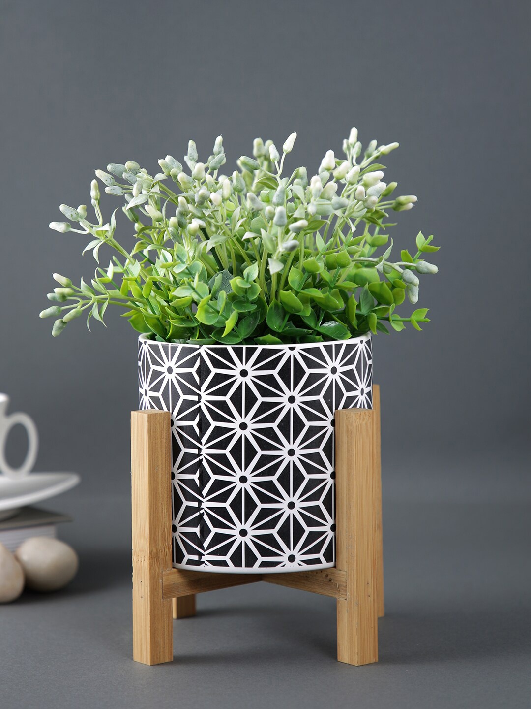 

TAYHAA Black & White Geometric Design Ceramic Planter With Wooden Stand