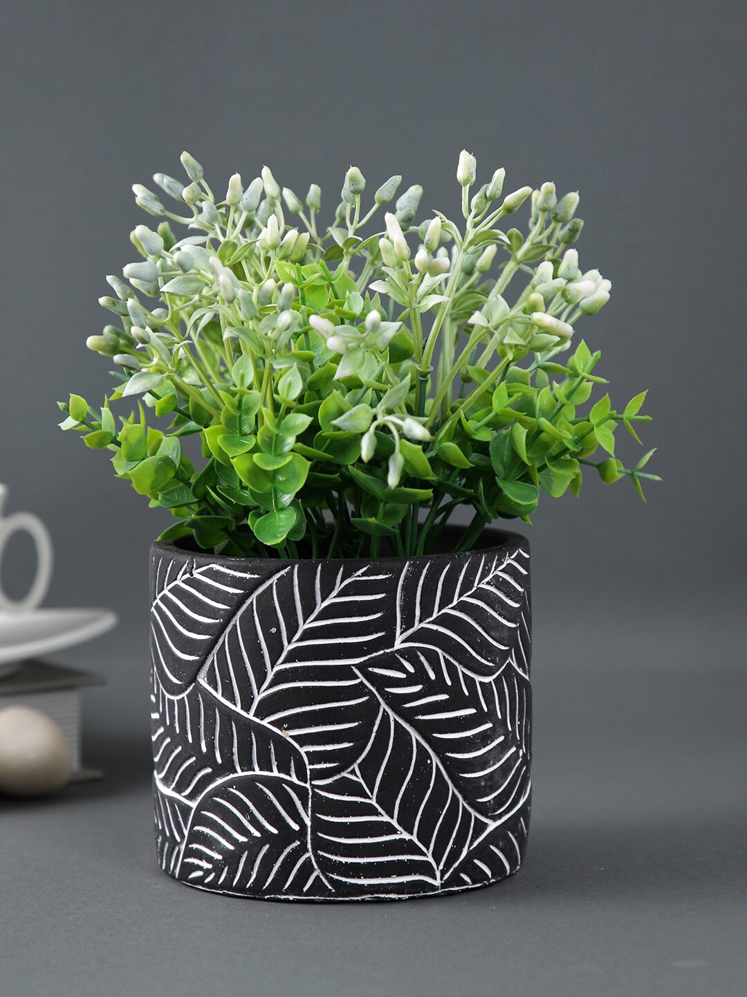 

TAYHAA Black & White Leaf Pattern Textured Ceramic Planter