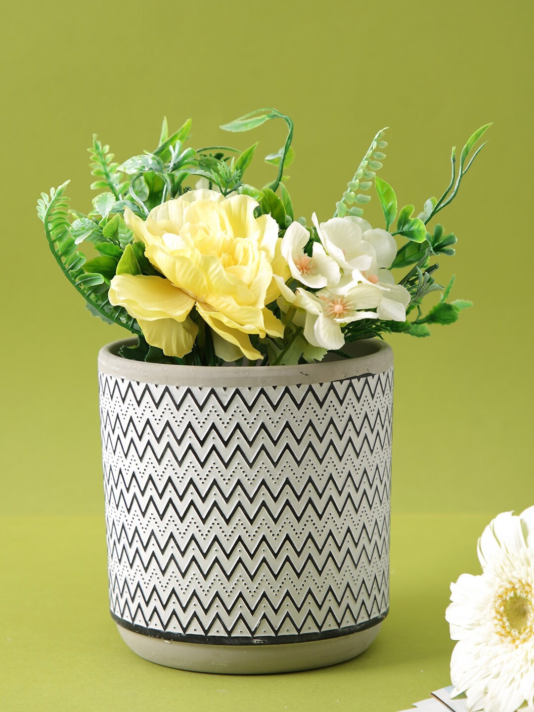 

TAYHAA Grey & White Zig Zag Pattern Ceramic Planter