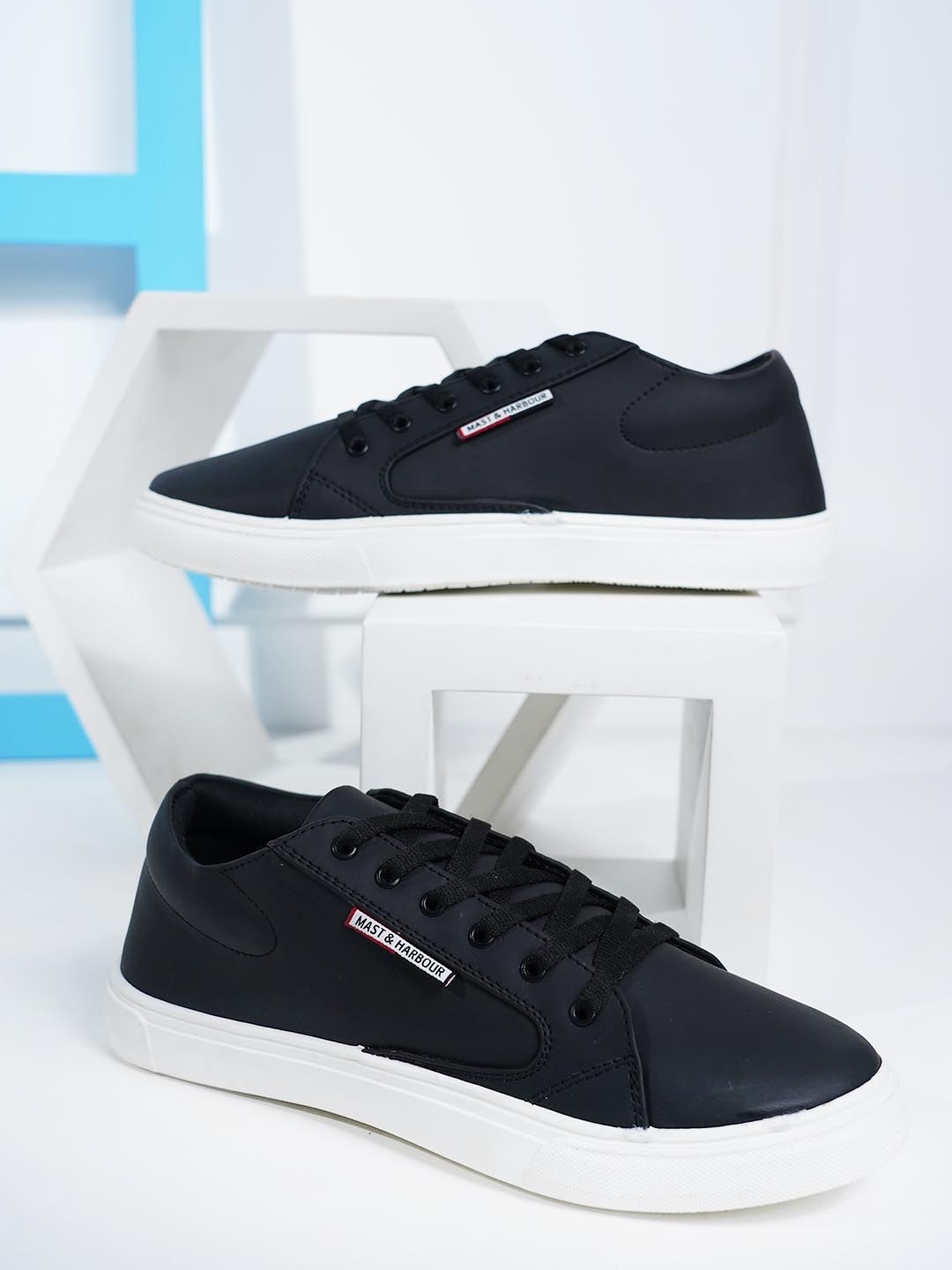 

Mast & Harbour Men Black And White Contrast Sole Sneakers