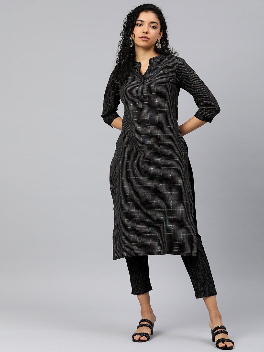 

HRITIKA Women Woven Design Regular Kurta with Trousers, Black