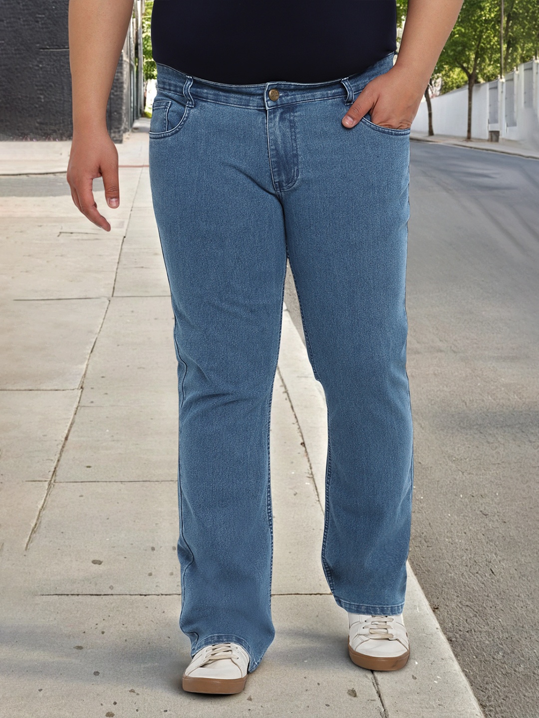 

Urbano Plus Men Mid-Rise Clean Look Stretchable Bootcut Jeans, Blue
