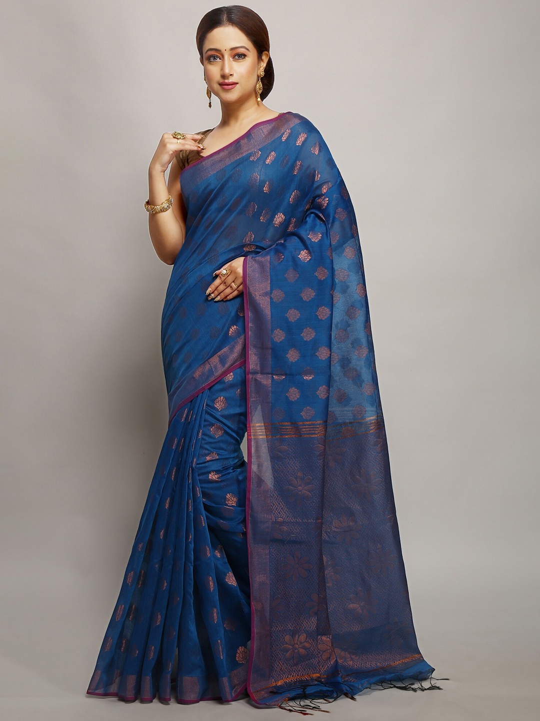 

WoodenTant Floral Woven Design Zari Silk Cotton Banarasi Saree, Turquoise blue