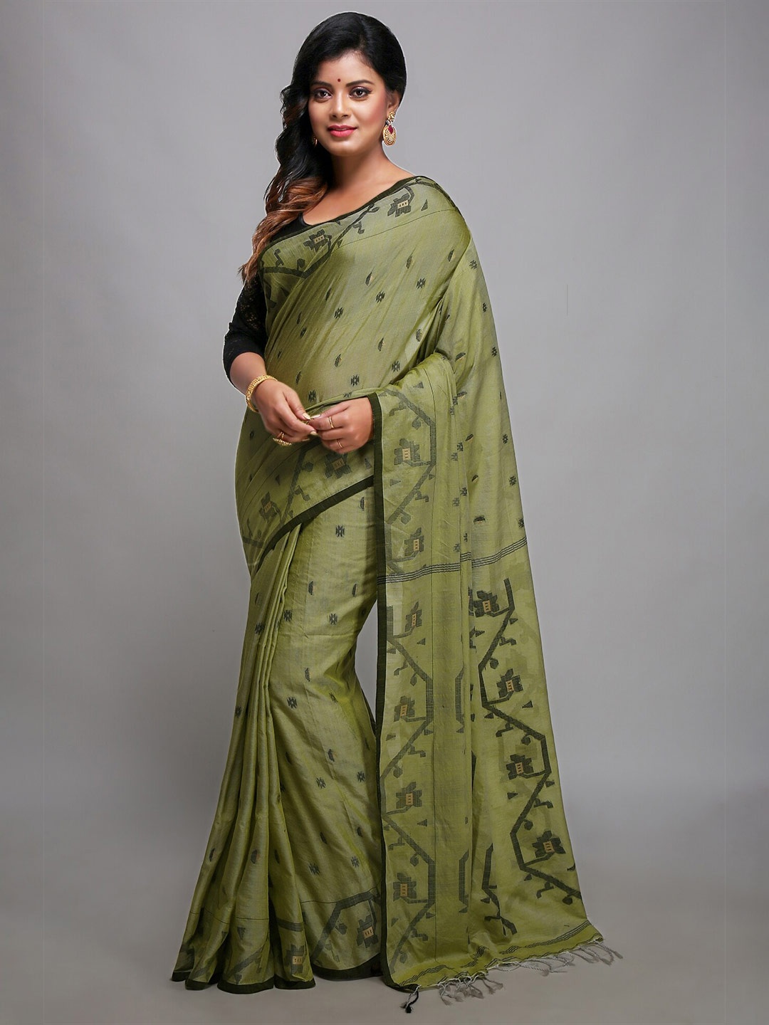 

WoodenTant Floral Woven Design Saree, Green