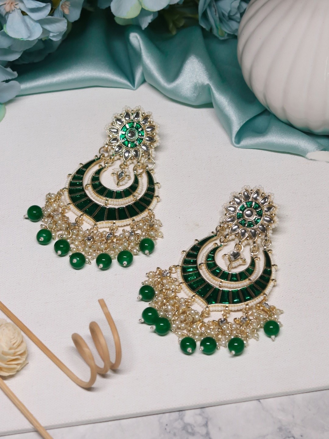 

Ishhaara Brass-Plated Circular Chandbalis Earrings, Gold