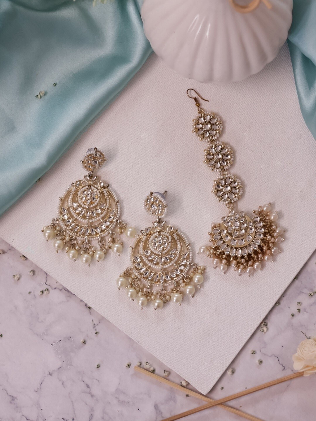 

Ishhaara Brass-Plated Chandbalis Earrning With Maang Tika, Gold