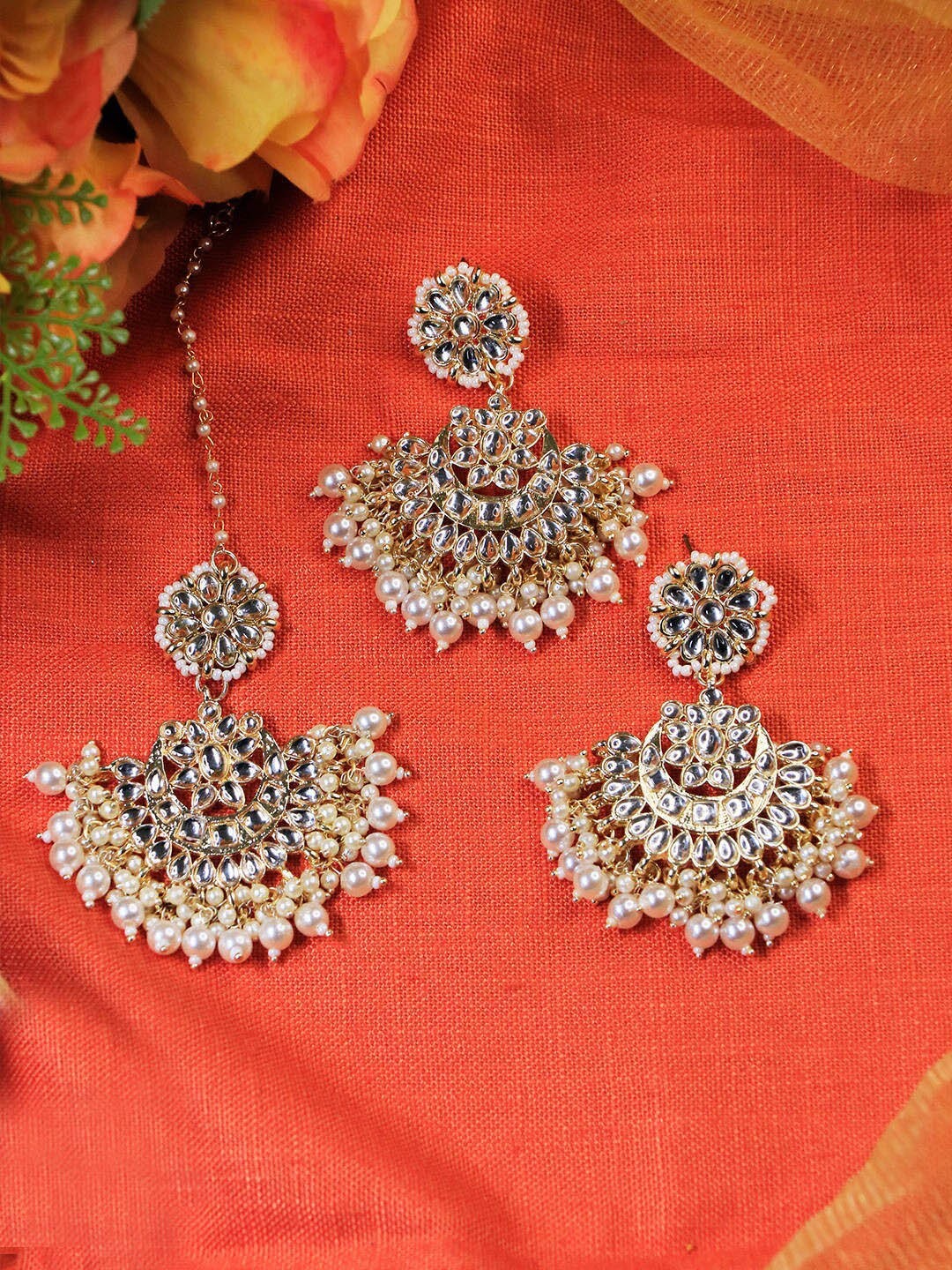 

Ishhaara Brass-Plated Contemporary Chandbalis Earrings With Maang Tika, Gold