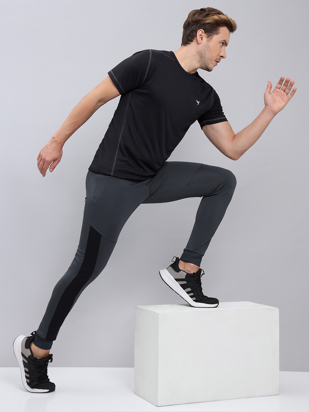 

Technosport Antimicrobial Round Neck Slim Fit T-shirt, Black