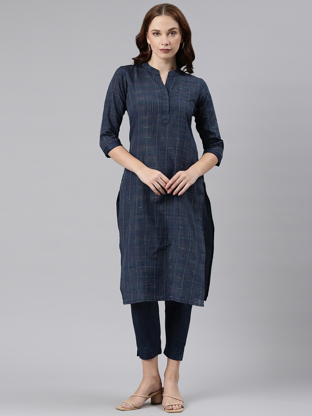 

KALINI Checked Mandarin Collar Kurta With Trousers, Navy blue