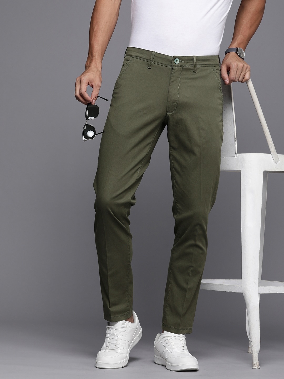 

Louis Philippe Jeans Men Flat Front Comfort Tapered Fit Low-Rise Chinos, Olive