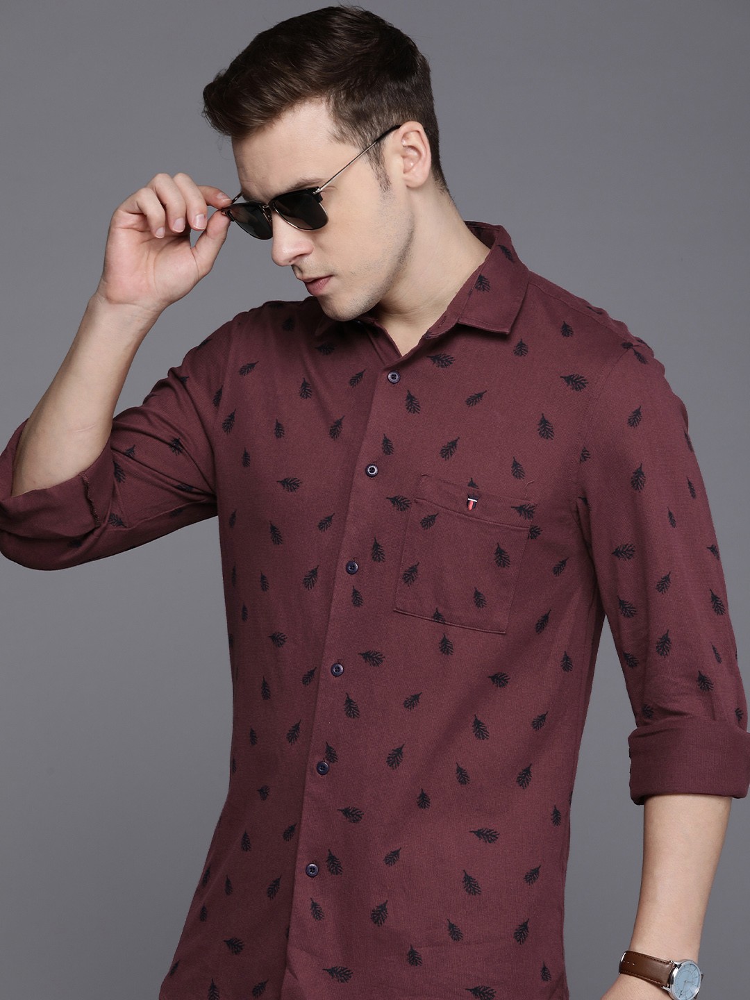 

Louis Philippe Jeans Pure Cotton Slim Fit Tropical Printed Casual Shirt, Maroon