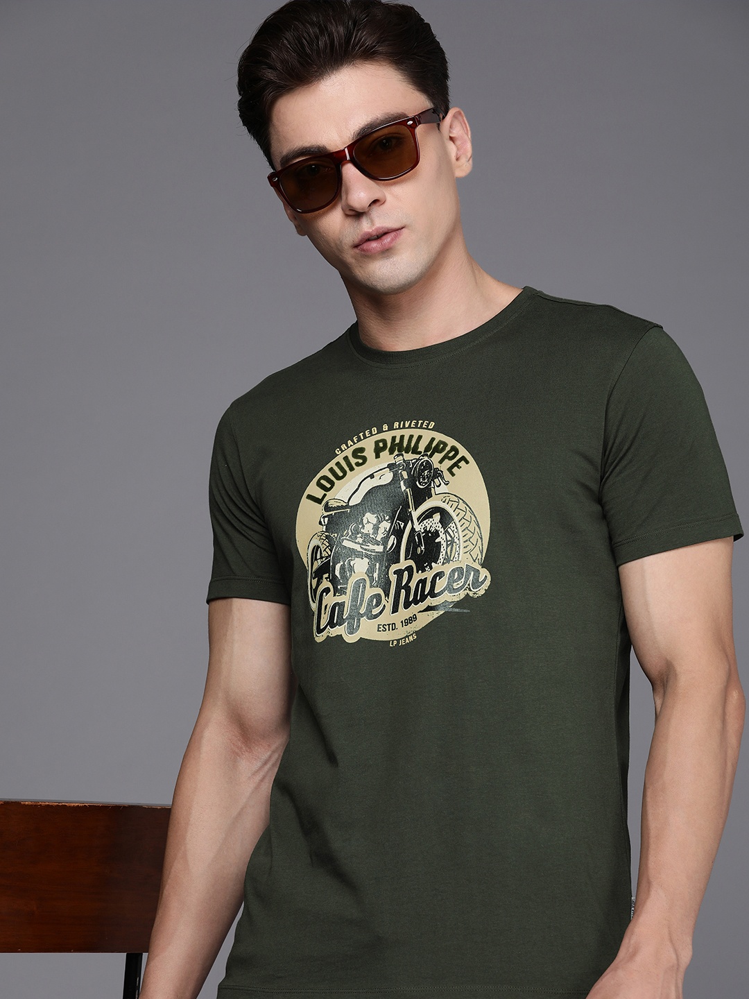 

Louis Philippe Jeans Graphic Printed Pure Cotton Slim Fit T-shirt, Olive